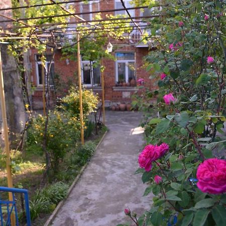 Friends House Hotel Kutaiszi Kültér fotó