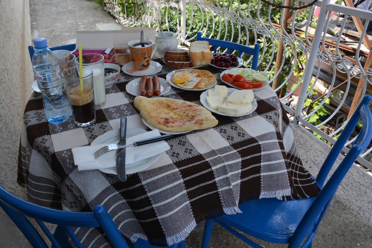 Friends House Hotel Kutaiszi Kültér fotó