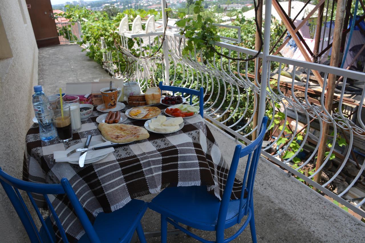 Friends House Hotel Kutaiszi Kültér fotó