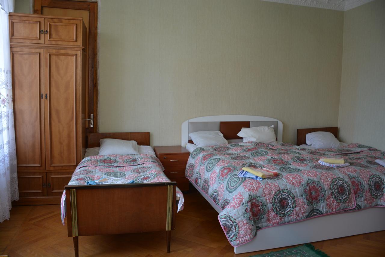 Friends House Hotel Kutaiszi Kültér fotó