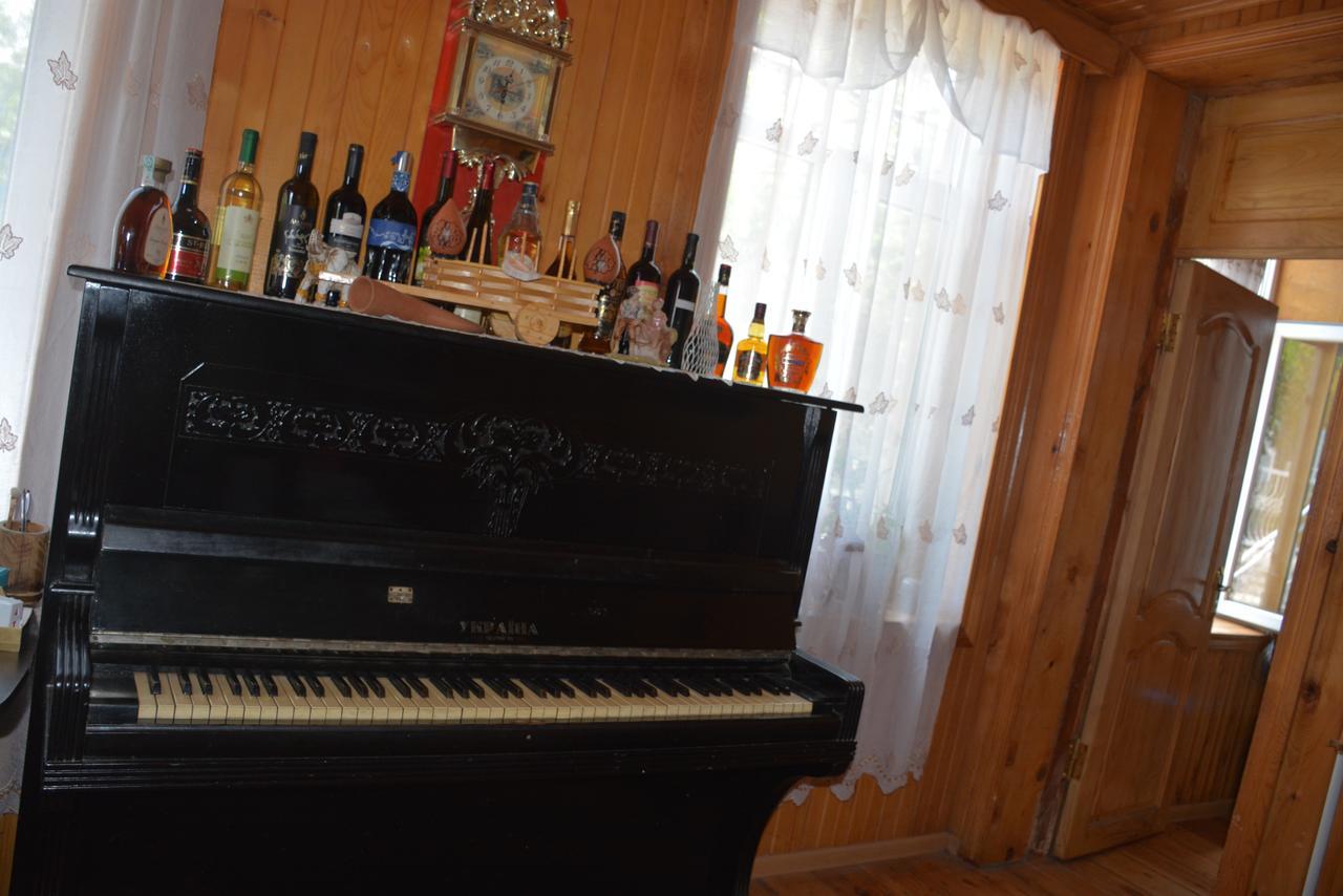 Friends House Hotel Kutaiszi Kültér fotó