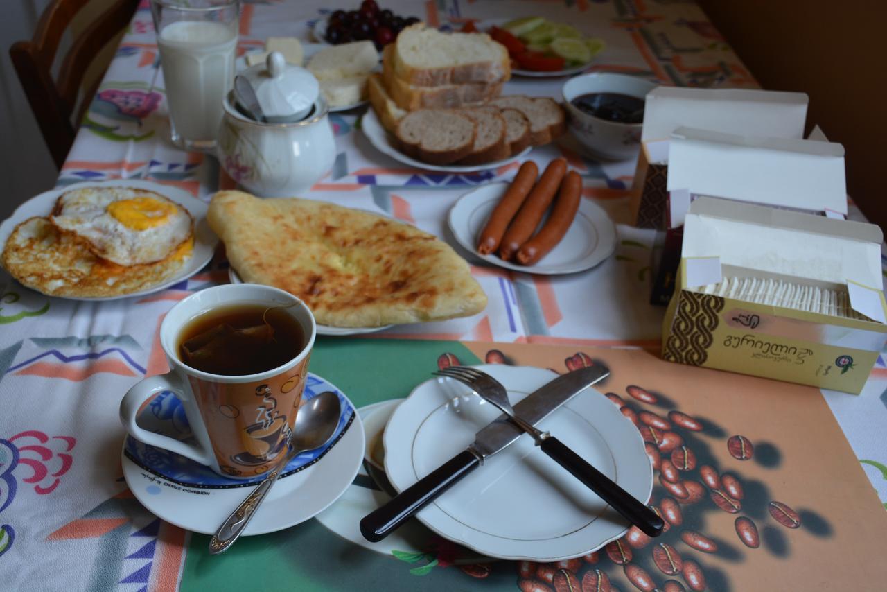 Friends House Hotel Kutaiszi Kültér fotó