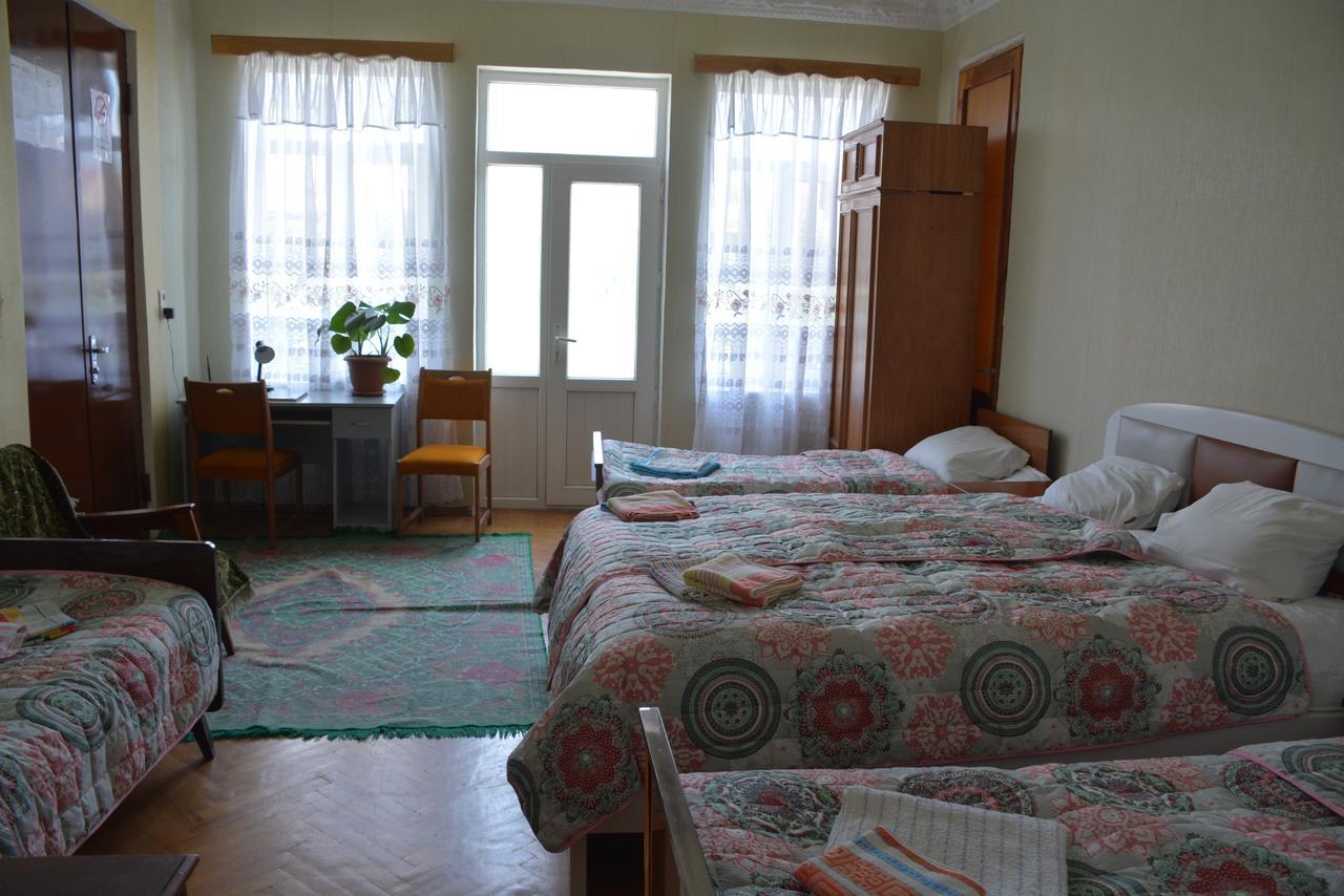 Friends House Hotel Kutaiszi Kültér fotó