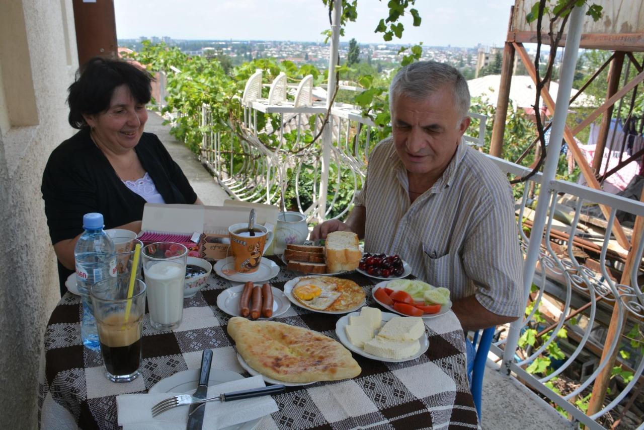 Friends House Hotel Kutaiszi Kültér fotó